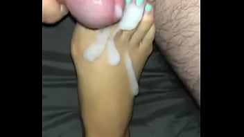 Cum on toes