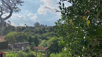 Após a piscina com muita caipirinha com fogo na bucetinha subi na casinha de madeira pra mostrar a bucetinha