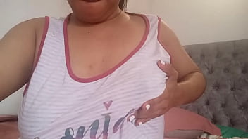 Chica universitaria se masturba antes de iniciar a clases quiere ir con el coño y tetas manoseadl