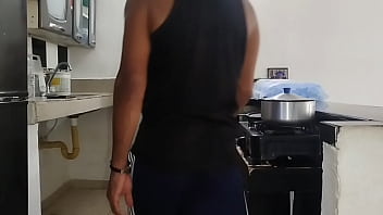 Soy una puta colombiana gordita y termino follando con mi vecino ya que mi marido cornudo nunca está