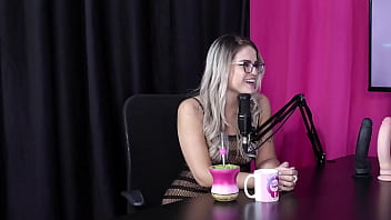 Vivem um relacionamento não monogâmico e não se considera um poliamorista além de ser difícil encontrar um fixo - reh queen & kstro sheer red