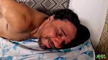 Bluezao fica com o toba liso para levar umas dedadas