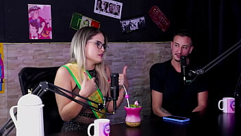 Era assediada no trabalho foi capa da sexy os pais não sabem que ela faz pornô e era a puta da escola - baby fire sheer red