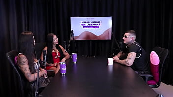 Duas morenas tiram a roupa dele após falar que fica com mais tesão quando chega das gravações as formas de agradar as mulheres e as dicas de um sexo oral perfeito - kylian cria sheer red