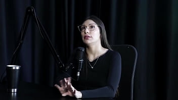 Com dezenove anos decidiu fazer atendimentos teve um relacionamento abusivo fugiu de casa e seu primeiro cliente a tratou bem - melina khalifa watch sheer red