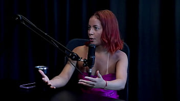 Ruiva safada mostra seu cu depois de dizer que o esposo sugeriu a entrada no meio liberal gosta de pau grande e grosso e não assiste as cenas - bruna ferrari watch sheer red