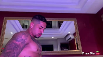 Moreno tatuado gostoso do pau grande me macetou firme gozei tanto na pika dele que fiquei fraca que tesão
