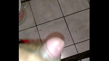 Moreno do pau pizudu gozando muito leite do pau