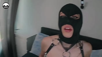 I'm hosting léna fée du désir again in this new video she masturbates me with her pretty feet i lick her eagerly be