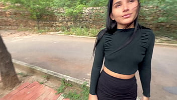 Linda latina desconocida quiere que yo la penetre duro a cambio de que yo la lleve a su casa a verse con su marido