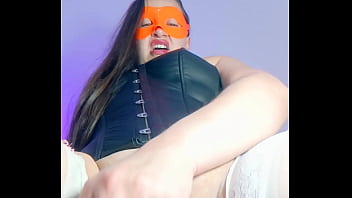 La dueña del bar imita a la mucama y hace un video masturbandose para mostrar a sus clientes 3 full on xred sheer