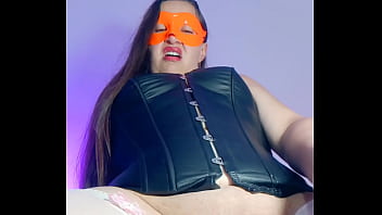 La dueña del bar imita a la mucama y hace un video masturbandose para mostrar a sus clientes 3 full on xred sheer