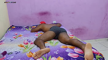 Sentei com vontade na pica do gostoso gozou sem querer na minha boca enquanto as cornas estava fora de casa