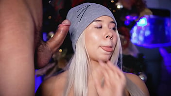 I love tempting my boss's penis and making it hard as a rock while i behave like a little whore