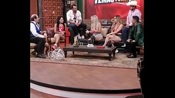 Gira de medios junto a barbaramontxxx y renatamendozax pra mundoxoficialluego ya le hismea os que día nos ven al aire