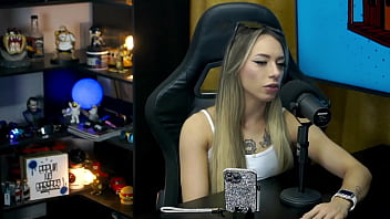 Bianca demarchi mostra a silhueta do seu corpo morde a orelha do ruan e o pescoço que tesão - podcast pápum no barraco