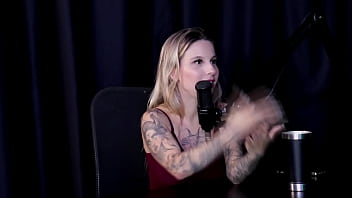 Duas gostosas mostram seus peitos depois de falar que ficou preocupada com stalker as pessoas não se abrem para experiências - brunna sweet watch sheer red