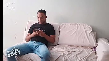 Toy tony necesita pasar el curso y por eso busca a su profesor yohel activo quien le propone la mejor manera de pasar el curso