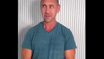 Theluckystepdad hilarious bucky’s bathroom encounter a fan’s surprise recognition turns into a funny momen