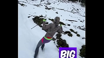 My first run in the snow ️ ️what's your favorite winter activity #firstsnow #run #wintervibes #chillyad