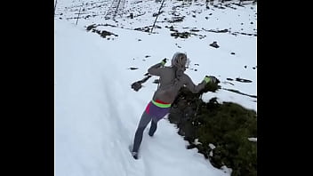 My first run in the snow ️ ️what's your favorite winter activity #firstsnow #run #wintervibes #chillyad