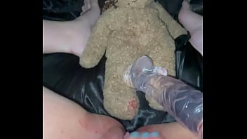 Virgin 18 years old- fisrt time-deep female masturbation with a huge glass dildo-wet red pink tight pussy-los angeles-kinky fetish-best teen saudi amateur-in usa-arabian snowwhite-united states 2025