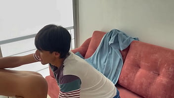 Sorprendo a mi cuñado viendo mis fotos intimas mientras se masturba y monto su verga para bajarle la calentura