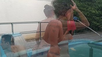 Quando tu inventa moda e faz todos entrarem na piscina antes do sexo