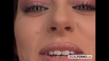 Nacho vidal likes money and he likes to fuck and check his email nl-3-01
