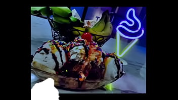 She said “split me jt ” #splitme #bananasplit #icecream #makeitcreamy #gettincreamywithjt #desserts #ic