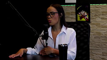 Morena gostosa faz stripper most os lindos peitos e a buceta apertadinha após falar que frequentava boates e não quis ser feita de besta - alice vasconcelos watch sheer red