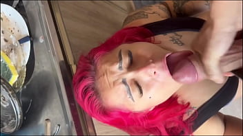 Three cumshots empregada ruiva gostosa faz serviço completo na minha casa quando a esposa vai trabalhar