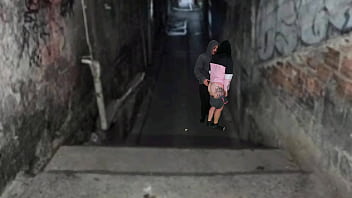 Morena transa na favela com dono do morro depois do baile funk
