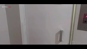 Uma troca de casal não muito normal - aqui meu primo arregaçou eu e minha amiga e o primo dela comeu eu e ela