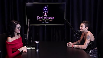Tirou a roupa após a convidada falar que faz conteúdo de rotina nas redes sociais tem muito fã na cidade e não deixa as coisas te afetar - caroleta roots watch sheer red