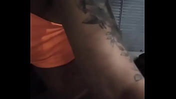 O negão me comeu já rua de camisinha depois não aguentou tirou me comeu no pelo e gozou na minha boquinha vídeo dispo