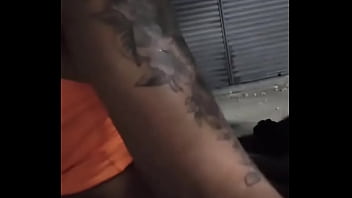 O negão me comeu já rua de camisinha depois não aguentou tirou me comeu no pelo e gozou na minha boquinha vídeo dispo