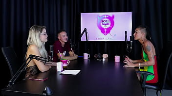 Começou vendendo packs desde cedo gostava de exibir o corpo se identifica como pansexual e quando teve que dominar - caroleta roots & bruna carlos sheer red