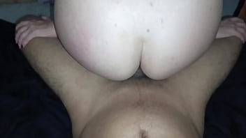 Ruivinha gostosa curte seu primeiro sexo anal branquinha da bunda grande dar de quatro doggy vaqueira reversa anal sexo anal sem camisinha latina sexo interracial pau grande caseiro