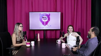 Loira safada e ruiva gostosa ficam peladas e recebem uma massagem tântrica - reh queen & kstro sheer red
