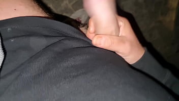 Amore e perversione pubblica e cazzo in fuori casa della ex - dove in passato lei gli faceva le migliori seghe e pompini