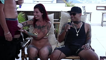 Gostosa fazer boquete após seu marido dizer que gosta de comer o cu que o deixa excitado - casal kobra sheer red