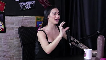 Gostosa mostra como é o seu boquete chupando o pau de brinquedo ficando excitada - clara dal'col sheer red