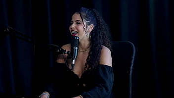 Safada faz uma dança sensual após falar que não faz sexo anal gosta das preliminares adora chupar transou em trilha e seus fetiches - sweet karolzinha watch sheer red