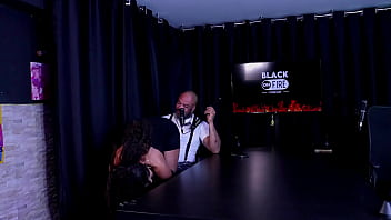 Safada faz uma dança sensual após falar que não faz sexo anal gosta das preliminares adora chupar transou em trilha e seus fetiches - sweet karolzinha watch sheer red