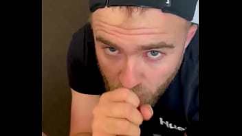 I love feeling a guys dick get harder and harder until they literally can’t take it anymore you can tell this guy was s