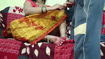 देसी भाभी की चूत इतनी मस्त है की चाचा को रहा नही गया और चोद दिया