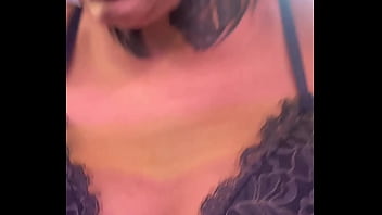 Fiquei com muito tesão na academia treinando que acabei indo pro banheiro manjar e gozar gostoso