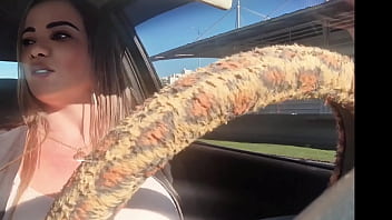 Fui sorteado pedi um app veio a motorista milf gostosa pelas ruas do rj ganhei um chupdriver na pica