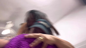 Quela sensação gostosa em chupar um cu e uma pica grossa ao mesmo tempo qui delícia senti a pica pulsando dentro da buceta molhada os três gozando juntos sem parar